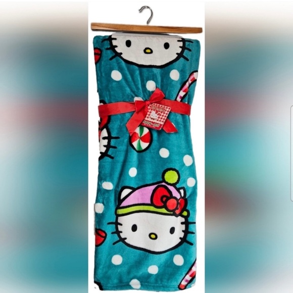 Hello kitty Christmas throw